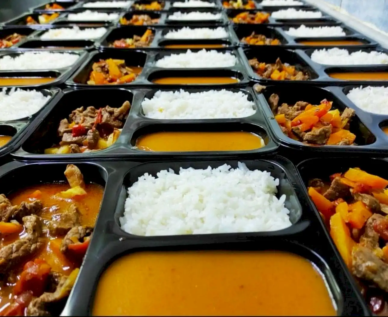 Tabldot yemek servis hazırlığı